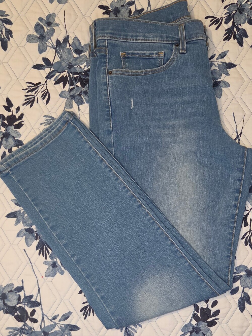 Levi's 314 Shaping Straight Jeans Size 31 Light Wash Stretch EUC
